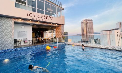 Khách sạn mở cửa trở lại